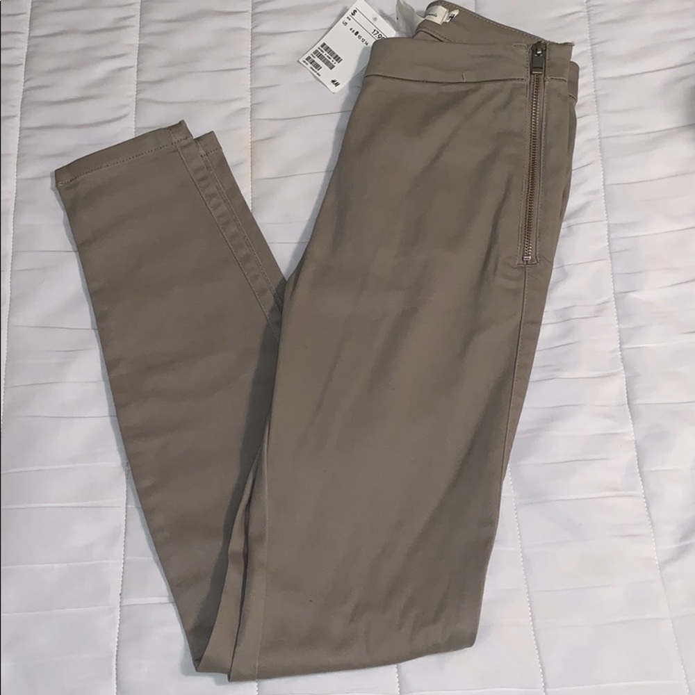 NWT High Wasted skinny crop pants with side zipper